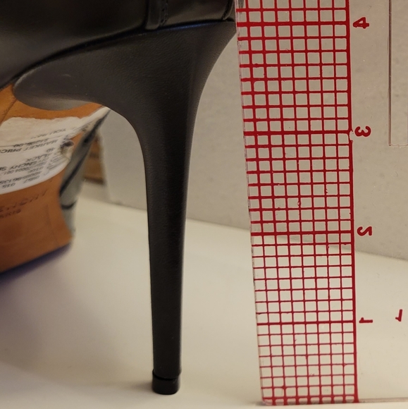 Givenchy Shark Lock Black Leather Ankle Boots 40 - Picture 10 of 10